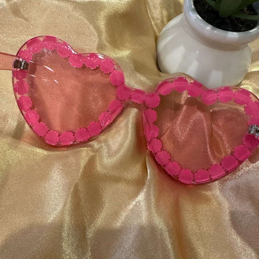 🌹Large Daisy Flowers Pink Hearts Sunglasses